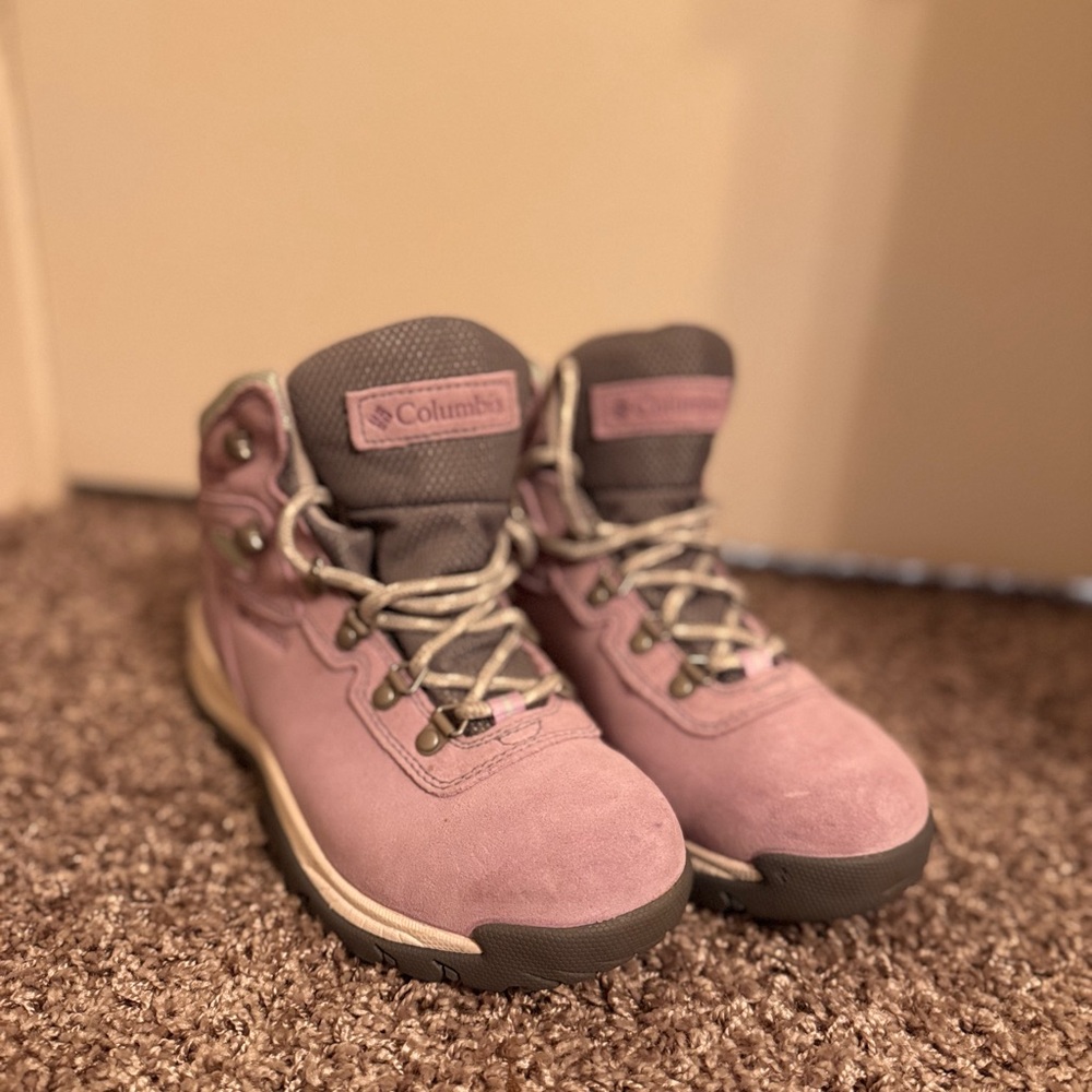 Columbia Women's Newton Ridge Plus Mid Waterproof Hiking Boots